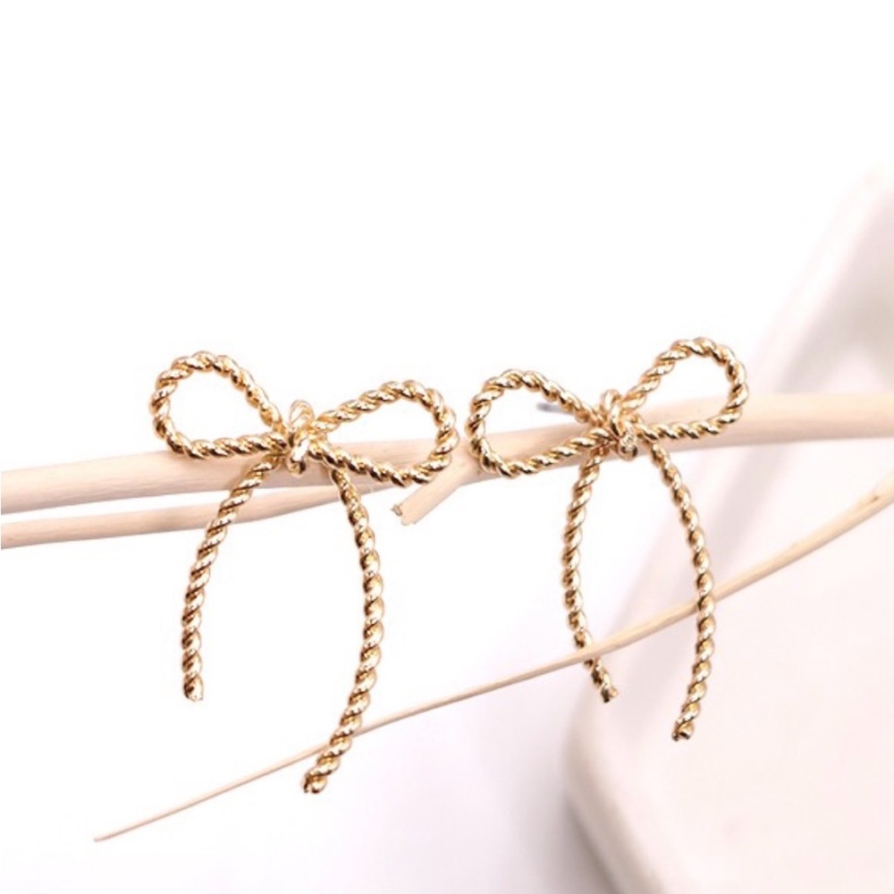 Elegant Rope Gold Bow Earrings